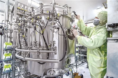 觀察丨新冠疫苗研發(fā)的中國路徑 從應(yīng)急攻關(guān)到全球公共產(chǎn)品的創(chuàng)新實(shí)踐